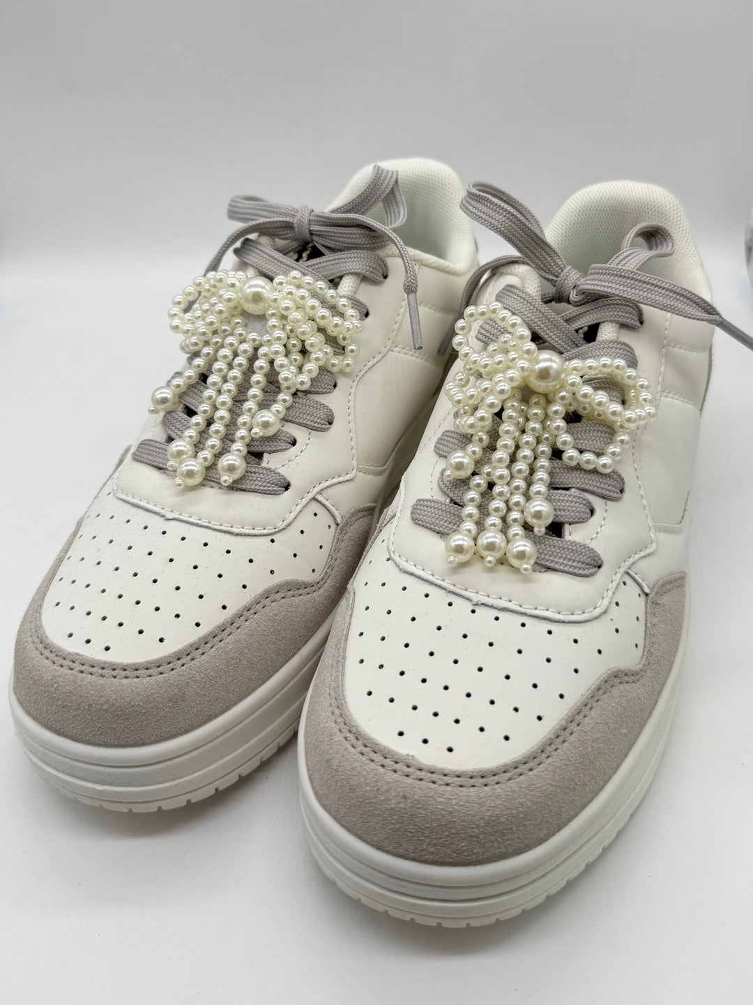 Pearl Bow Sneaker Charms