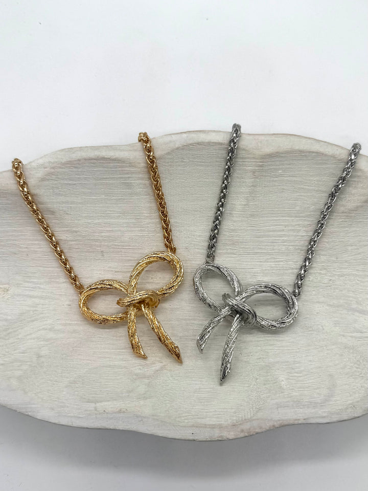 Charming Bow Chunky Necklace