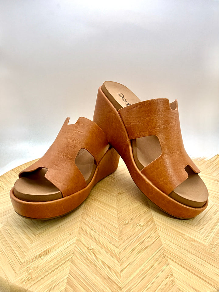 Cognac Pucker Up Wedge by Corkys