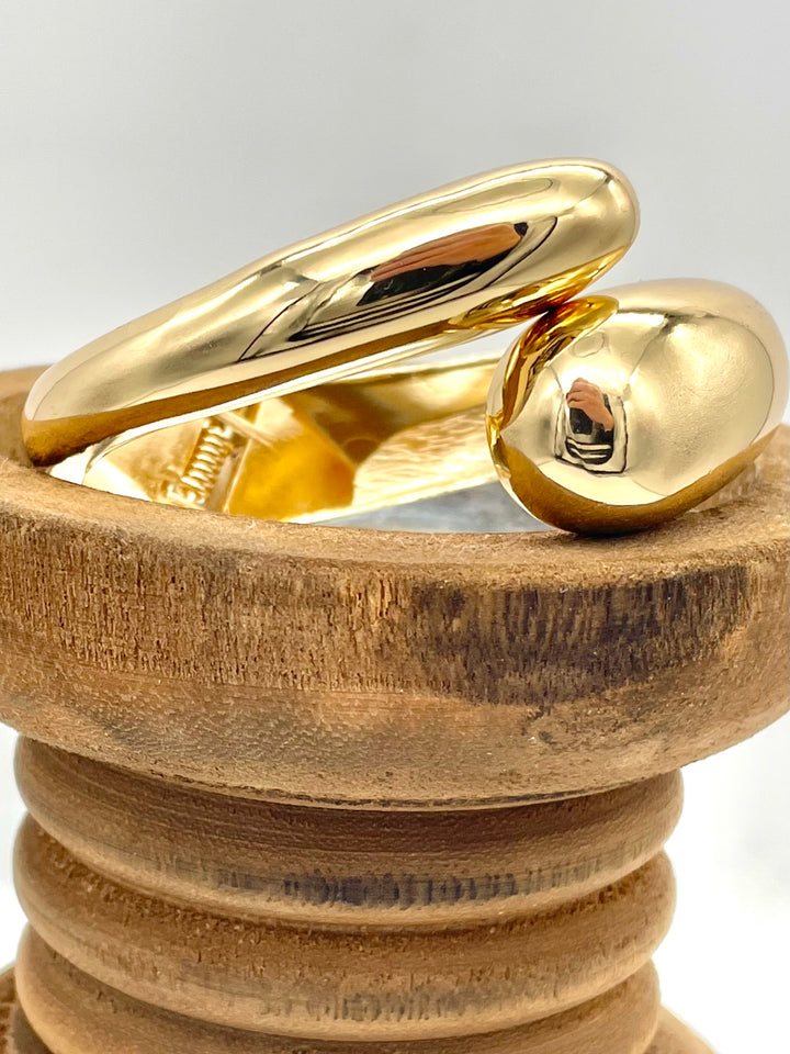 Itzel Gold Teardrop Bangle