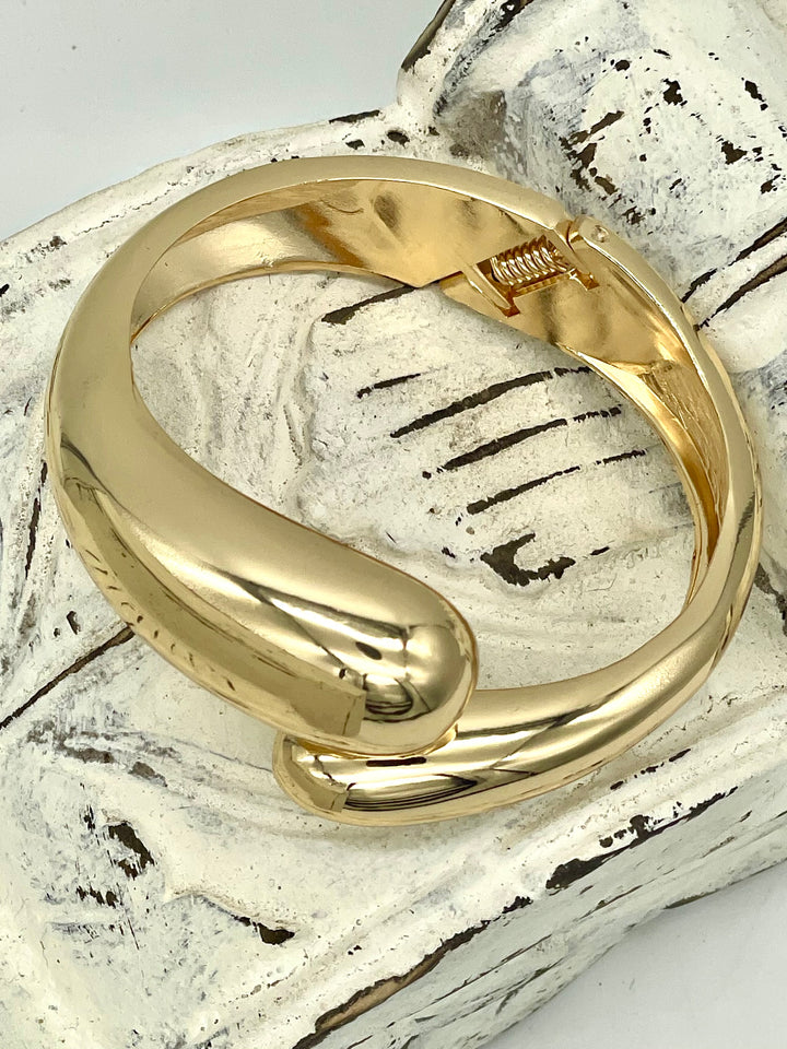 Itzel Gold Teardrop Bangle