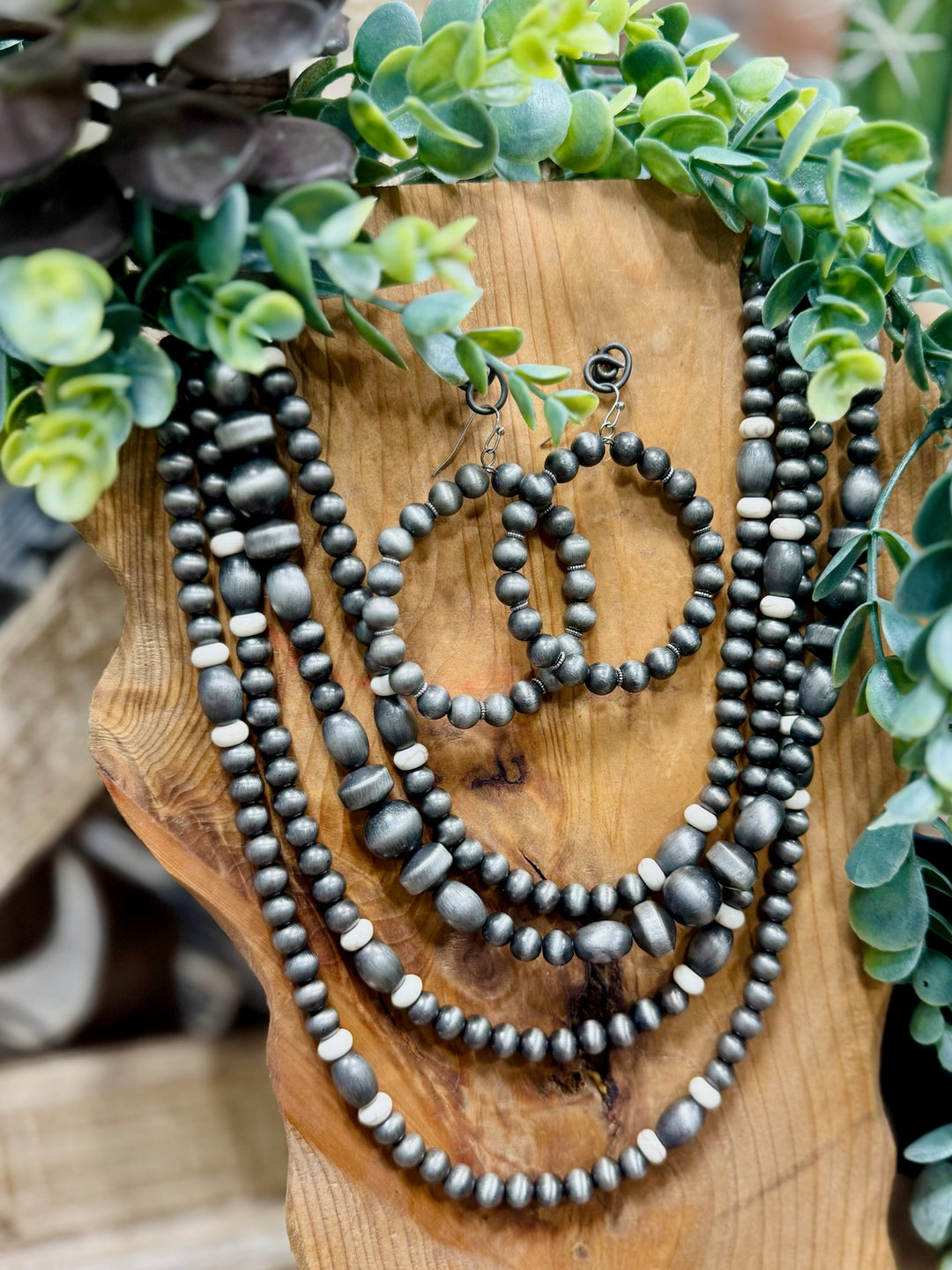 Whitesboro Faux Navajo Pearl and White Bead Necklace